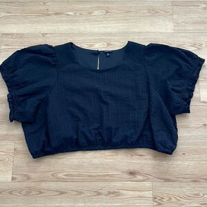Torrid Black Cropped Puff Sleeve Crinkle Top Sz 6